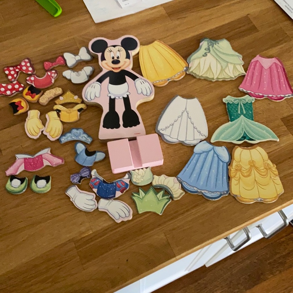 Wooden magnetic Minnie